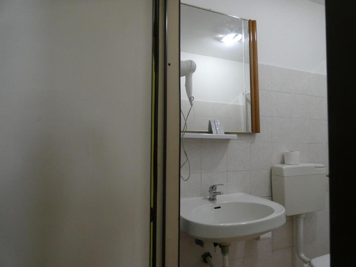 Rose Village Guest House Рим Екстер'єр фото